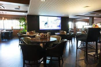 Village London Watford 4*