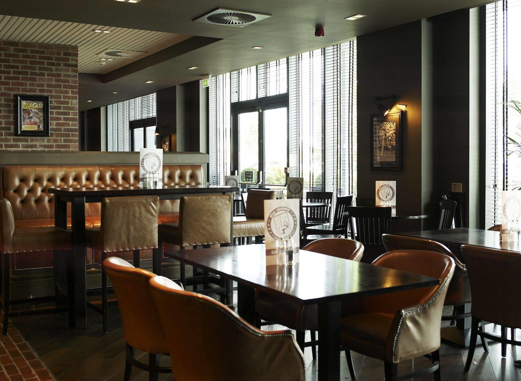 Village London Watford Hotel 4*
